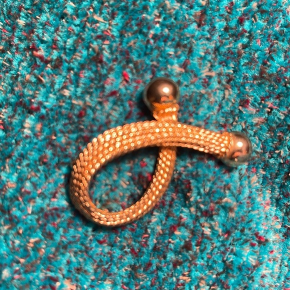 Vintage Unmarked Gold Tone Pin - Picture 1 of 2